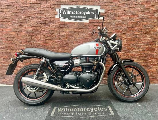 TRIUMPH STREET TWIN 